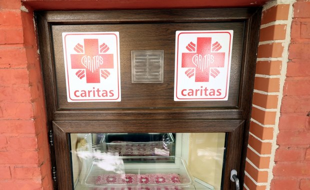 Noworodek znaleziony w oknie życia na Pomorzu. Zgłoszenie wpłynęło w nocy