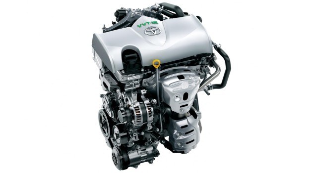 Nowy, 1,3-litrowy silnik Toyoty będzie odznaczać się rekordową wśród benzynowych jednostek sprawnością cieplną - 38 proc. /Toyota