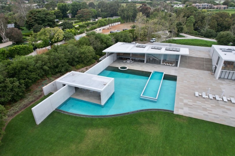 Nowy dom Beyonce i Jaya-Z swoją powierzchnią i ogromnym basenem przypomina prywatny kurort /Papgalore / BACKGRID / Backgrid USA / Forum /Agencja FORUM