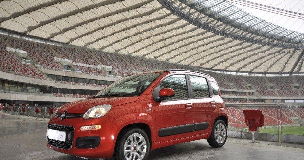 Nowy fiat panda na Stadionie Narodowym /Informacja prasowa