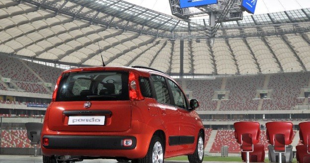 Nowy fiat panda na Stadionie Narodowym /Informacja prasowa