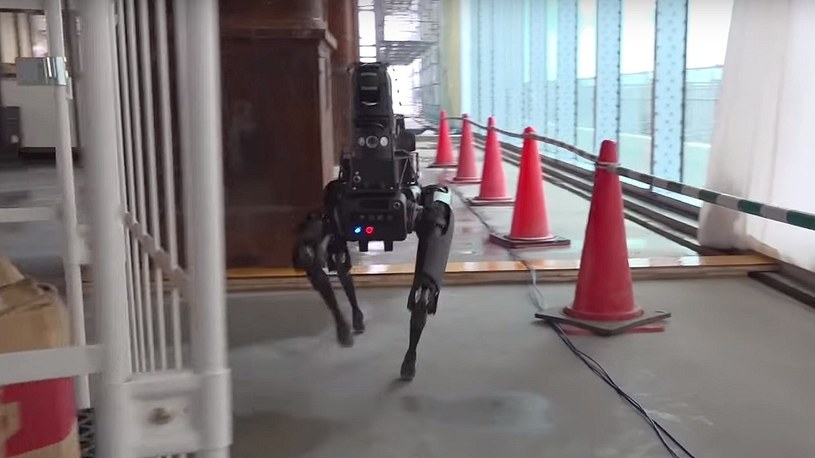 Nowy film z robotem SpotMini w roli głównej od Boston Dynamics /Geekweek