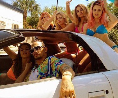 Nowy filmu Harmony'ego Korine'a ("julien donkey-boy", "Mister Lonely") miał światową premierę na ubiegłorocznym festiwalu w Wenecji. Wysłanniczka INTERIA.PL notowała na gorąco, że "szalone nastolatki w takt muzyki m.in. Britney Spears wyruszają na podbój Florydy".