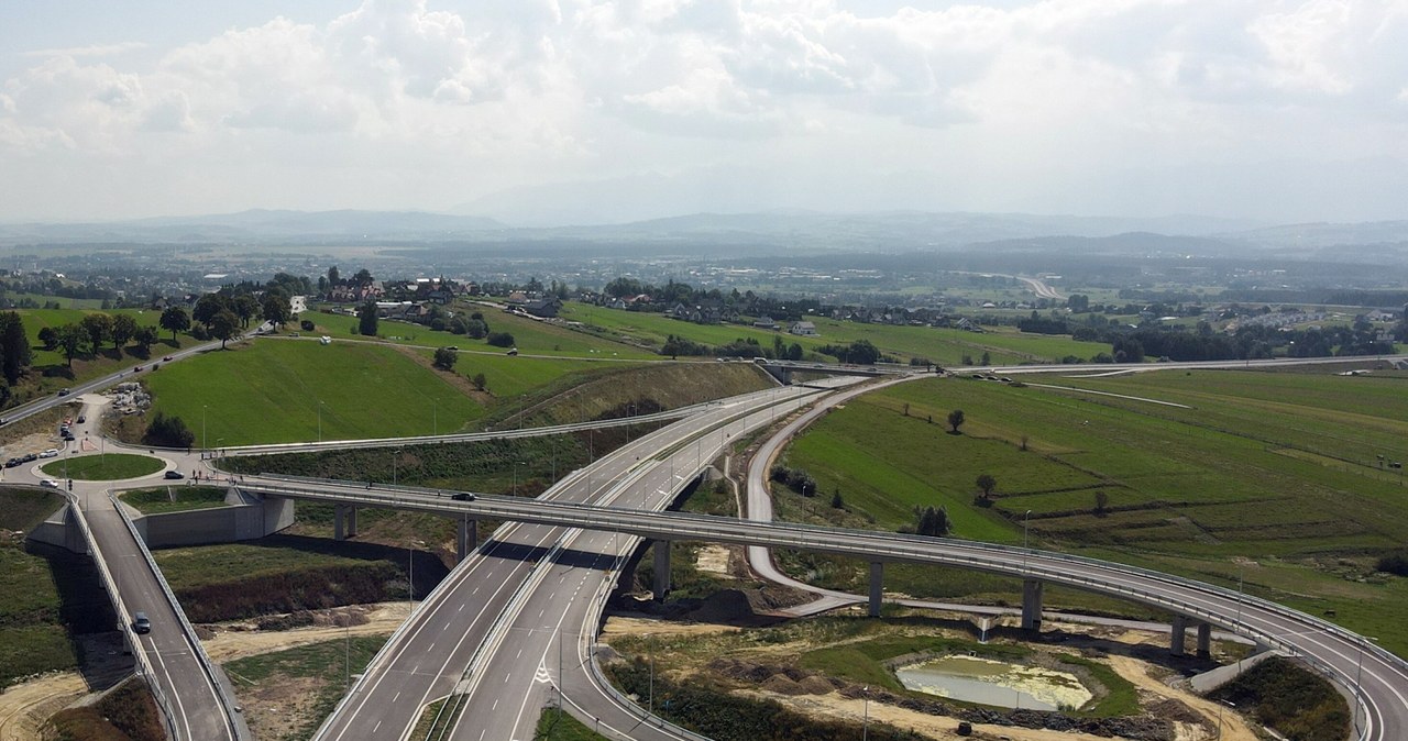 Nowy fragment Zakopianki to jedna z najpiękniejszych dróg w Polsce /Grzegorz Momot /PAP