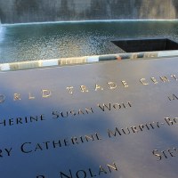 Tablica pamiątkowa z nazwiskami ofiar 