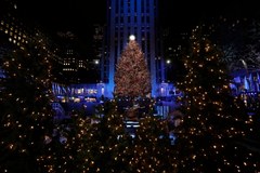 Nowy Jork: 50 tys. świateł na choince przed Centrum Rockefellera