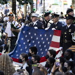 Nowy Jork czci ofiary zamachów z 11 września. "Zawsze będą w naszych sercach i pamięci" 