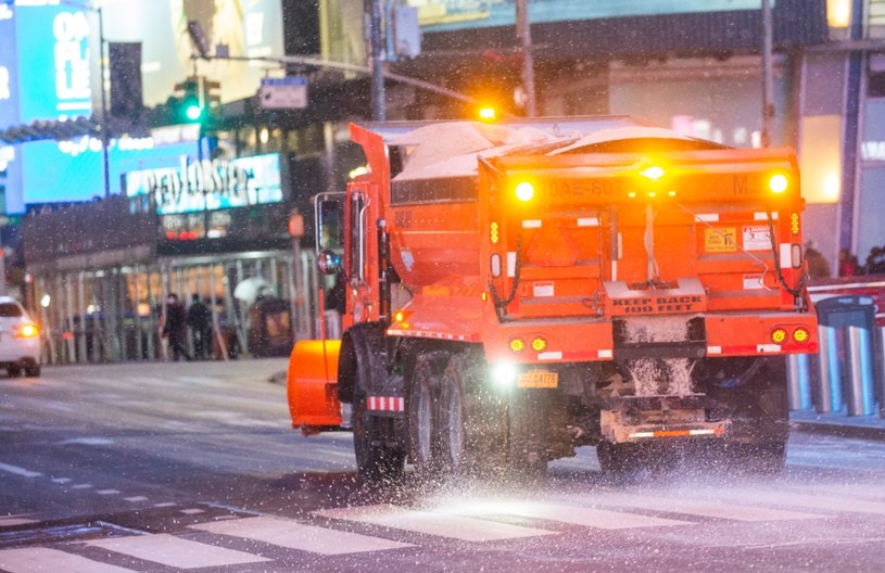 Nowy Jork przygotowuje się na ekstremalne śnieżyce / Kena Betancur /AFP
