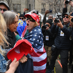 Nowy Jork: Starcia przed budynkiem sądu. Protestujący czekają na przybycie Trumpa