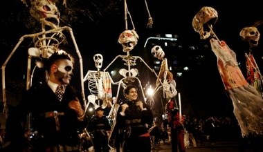 Nowy Jork: Tysiące ludzi w halloweenowej paradzie