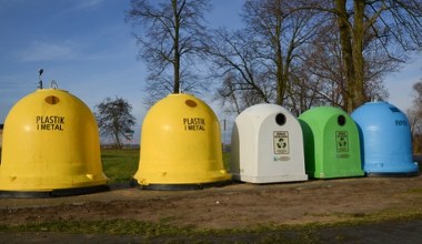 Nowy kolor pojemników do segregacji śmieci. To trzeba do nich wrzucać 