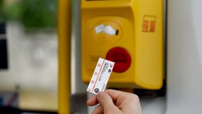 Nowy komunikat w warszawskich autobusach, tramwajach i metrze. "Nie chcemy straszyć"