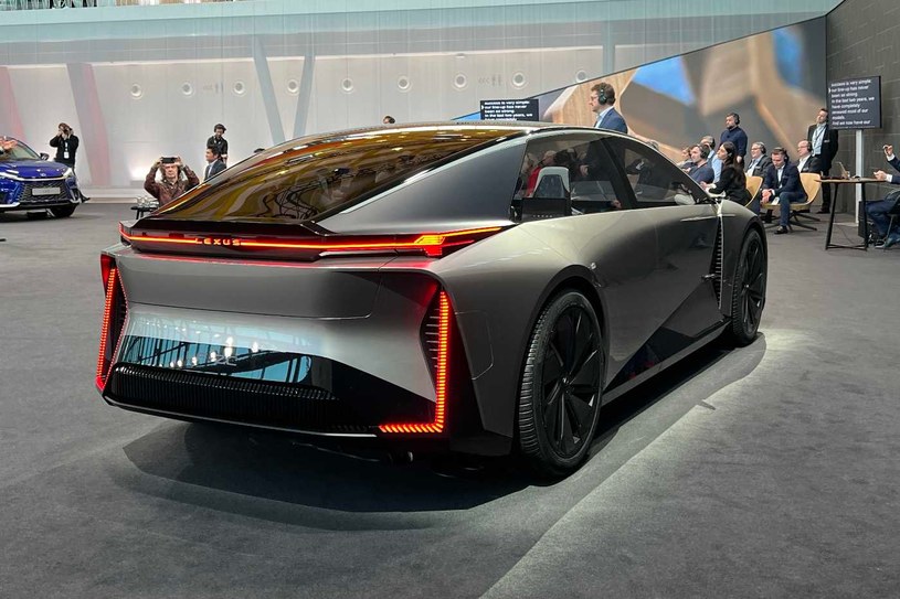 Nowy koncept Lexusa zapowiada następcę modelu ES /Adam Majcherek