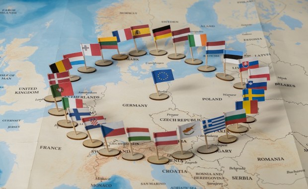 Nowy kraj w Unii Europejskiej? Strategiczne zbliżenie i referendum