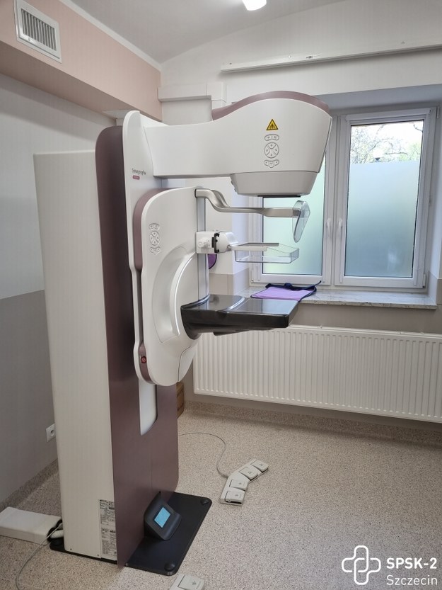Nowy mammograf wykonuje badania w trzech trybach. /SPSK-2 w Szczecinie /