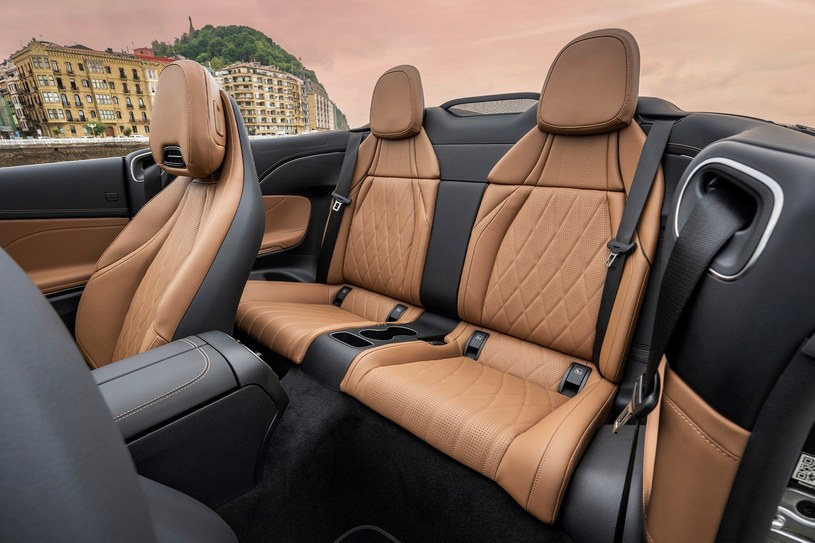 Nowy Mercedes CLE Cabriolet oferuje więcej miejsca w drugim rzędzie, niż poprzednia generacja Mercedesa klasy C Cabriolet /Mercedes
