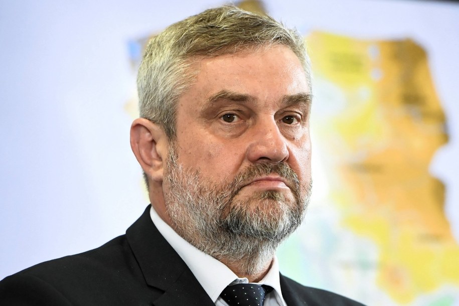 Nowy minister porządkuje sprawy w swoim resorcie /Radek Pietruszka /PAP