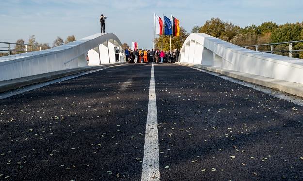 Nowy most na Nysie łączy Niemcy z Polską /EPA