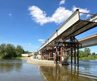 Nowy most w Sandomierzu, rozpoczął się montaż 100-metrowej konstrukcji 