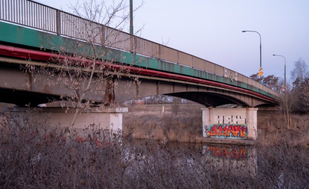 Nowy most w Warszawie. Przeprawa nad Kanałem Żerańskim długo czeka na remont
