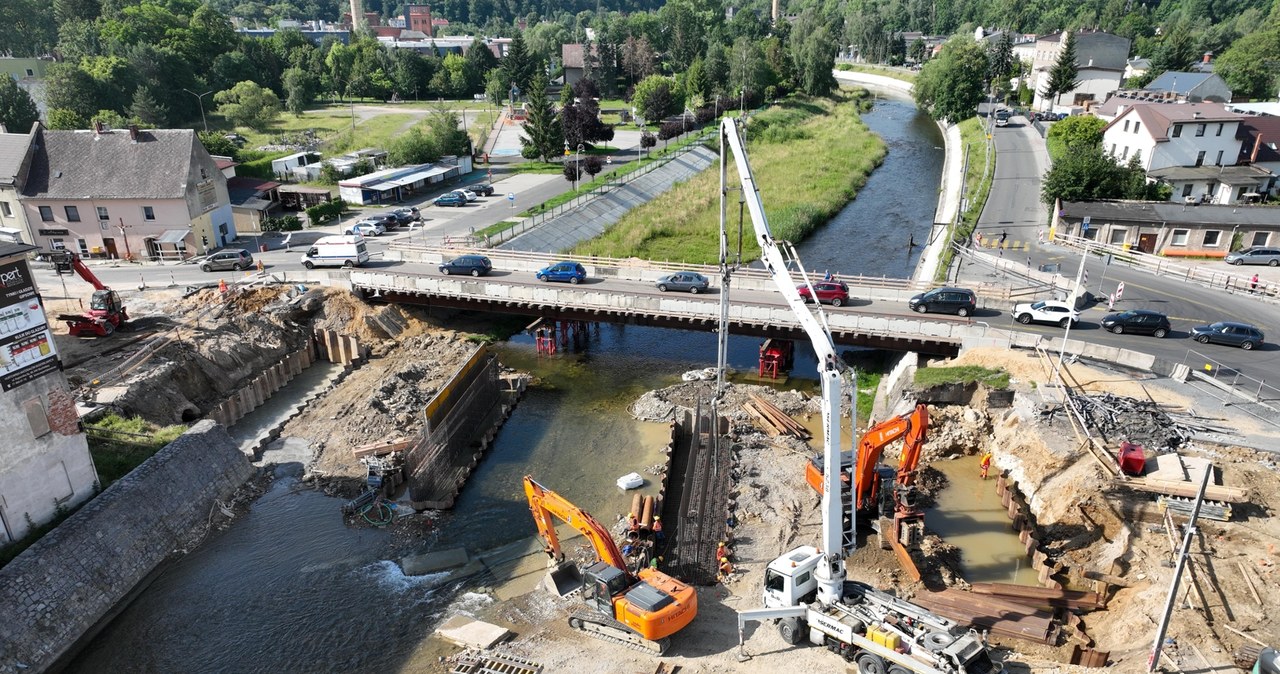 Nowy most za 38 mln zł miał zostać oddany do użytku w 2025 roku. Odpłynął razem z wielką wodą /GDDKiA