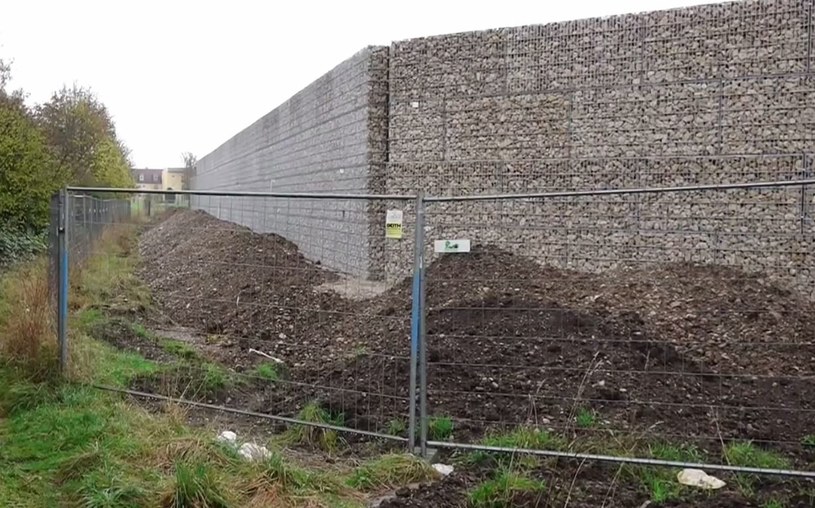 Nowy mur ma być o 40 centymetrów wyższy od Berlińskiego /YouTube