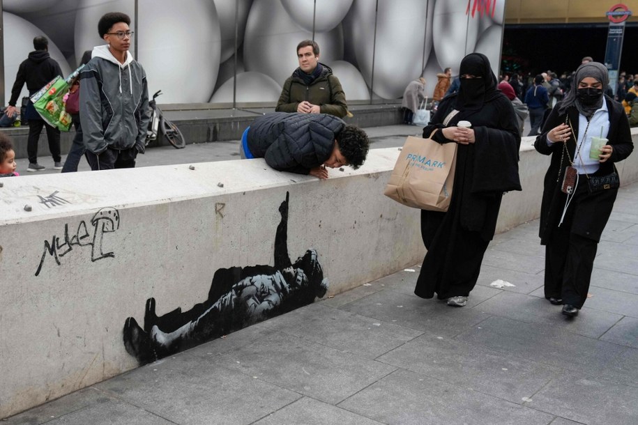 Nowy mural Banksy'ego w Londynie, grudzień 2025 /CARLOS JASSO/AFP/East News /East News