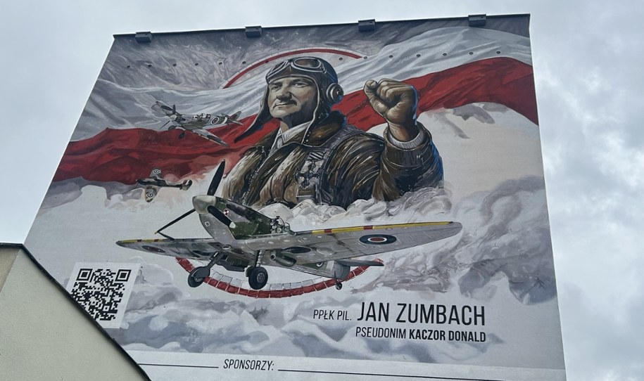 Nowy mural w Warszawie. Przedstawia legendarnego lotnika /Michał Dobrołowicz /RMF FM