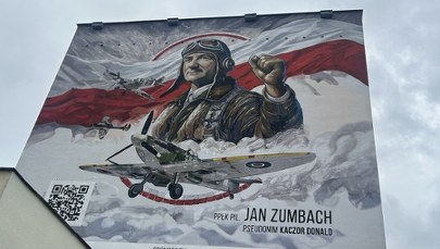 Nowy mural w Warszawie. Przedstawia legendarnego lotnika