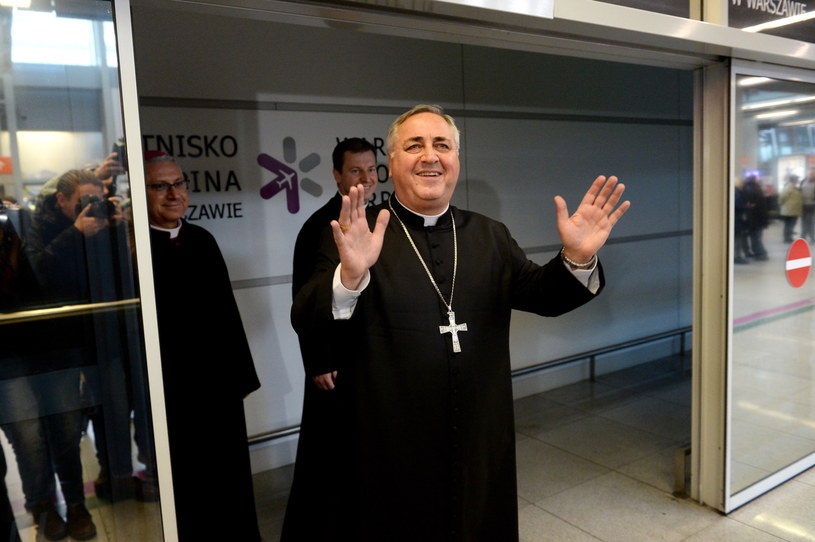 Nowy nuncjusz apostolski w Polsce abp Salvatore Pennacchio (C) /Marcin Obara /PAP