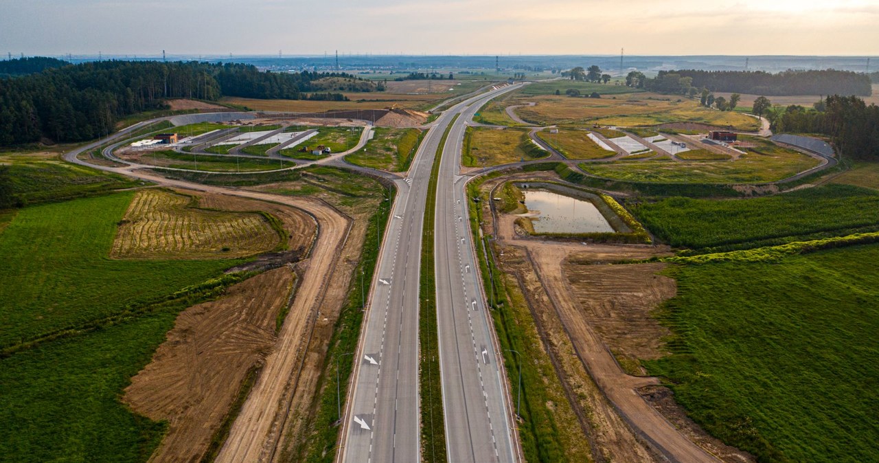 Nowy odcinek drogi S61 jest już gotowy, trwają jego odbiory techniczne /GDDKiA