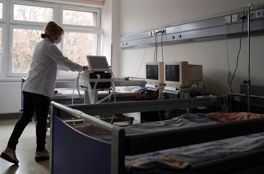 Nowy oddział dla pacjentów z Covid-19 powstaje w budynku Szpitala Specjalistycznego nr 1 przy ul. Żeromskiego 7 w Bytomiu / 	Andrzej Grygiel    /PAP