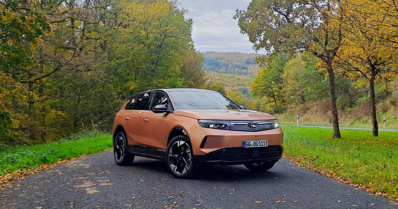 Nowy Opel Grandland jest dostępny w kilku wariantach napędu. Elektryk przejedzie ponad 580 km. /Maciej Olesiuk /INTERIA.PL