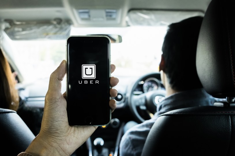 Nowy pakiet bezpieczeństwa Uber'a ma zatrzymać falę ataków seksualnych kierowców na pasażerki, które miały miejsce w USA /123RF/PICSEL
