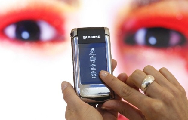 Nowy pomysł Samsunga ma umożliwić sterowanie telewizorem za pomocą telefonu /AFP