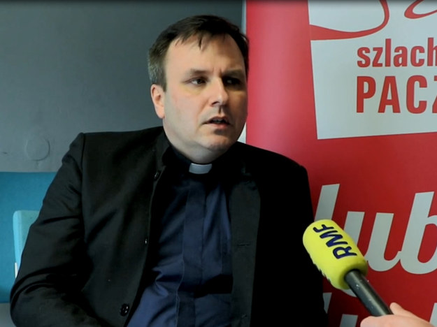 Nowy prezes Wiosny, ks. Grzegorz Babiarz spotkał się z mediami / Fot. Jacek Skóra /RMF FM
