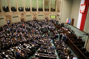 Nowy projekt ustawy covidowej. Krytyka ze strony opozycji i przedsiębiorców