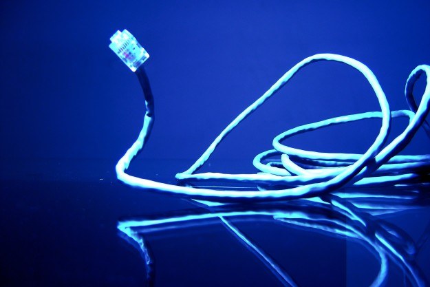Nowy rodzaj optycznego kabla pozwolił na przesłanie danych z prędkością 43 terabitów na sekundę! /stock.xchng