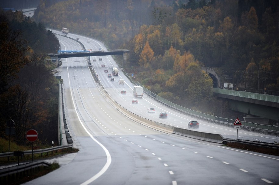 Nowy Ruch Drogowy apeluje do włoskiego rządu o zmianę przepisów na trasach /SWEN PFOERTNER /PAP/EPA