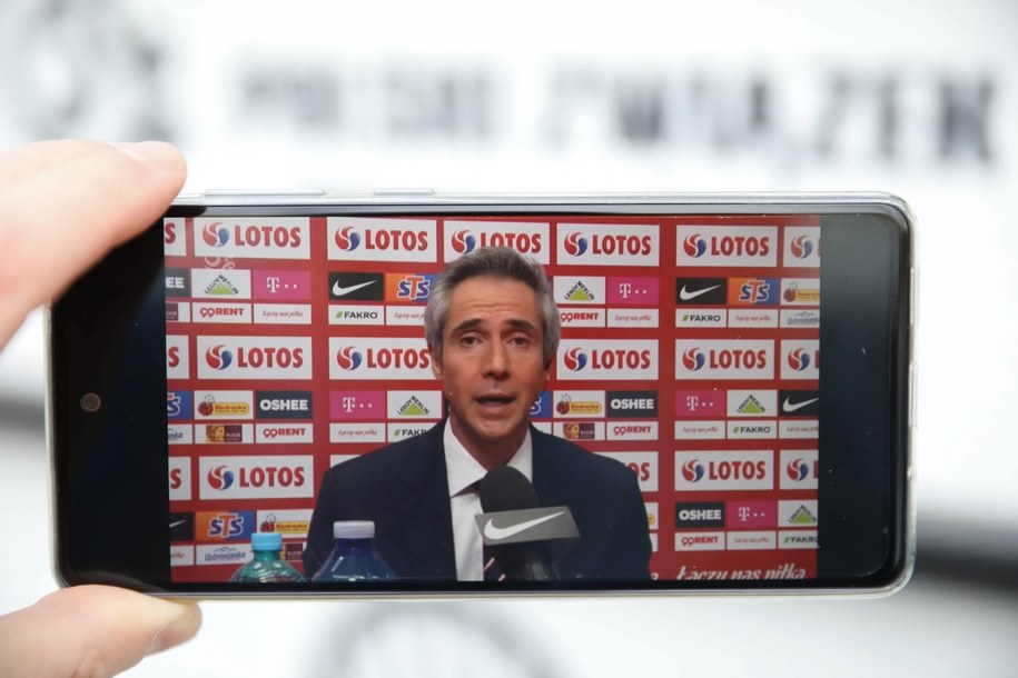 Nowy selekcjoner piłkarskiej reprezentacji Polski Paulo Sousa podczas konferencji prasowej /Piotr Nowak /PAP