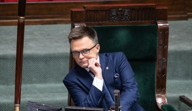 Nowy sondaż ciosem w Hołownię. Wyborcy PiS i PO mają to samo zdanie