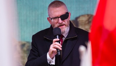 Nowy sondaż. KO na czele, wzrost poparcia dla partii Brauna