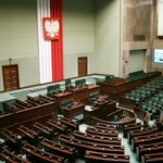 Nowy sondaż. KO prowadzi, najwięcej zyskała Konfederacja