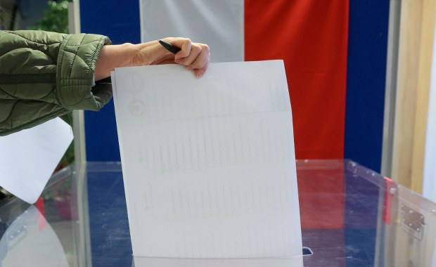 Nowy sondaż poparcia partyjnego. KO i partia Brauna zyskują