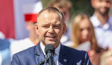 Nowy sondaż zaufania. Nawrocki traci, Sikorski mocno zyskuje
