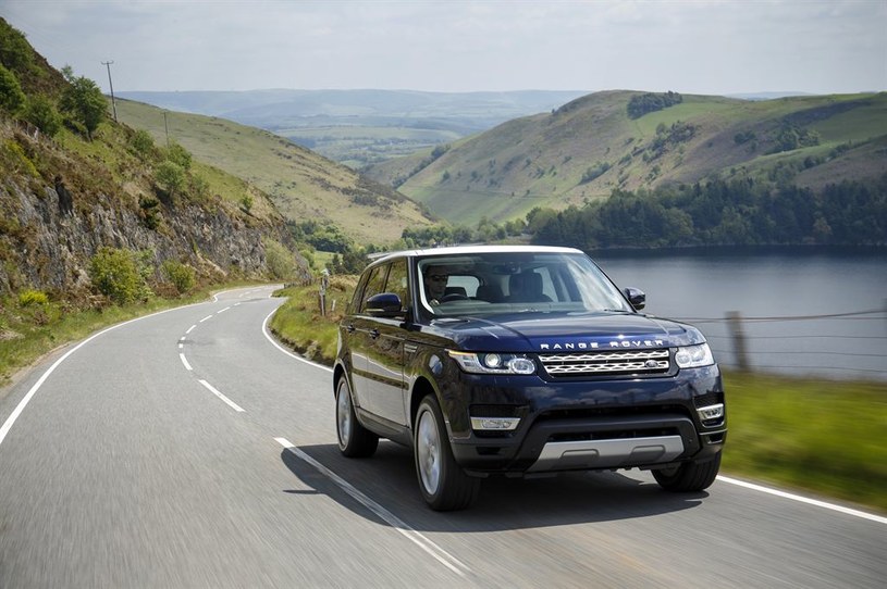 Nowy Sport prowadzi się znakomicie, a elektroniczne systemy i aktywne zawieszenie pilnują, by był szybki i komfortowy. /Land Rover