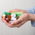 Nowy sposób na recykling baterii. Rozpuszczają się jak wata cukrowa