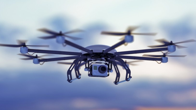 Nowy system sztucznej inteligencji skończy z samowolką poruszania się dronów /Geekweek