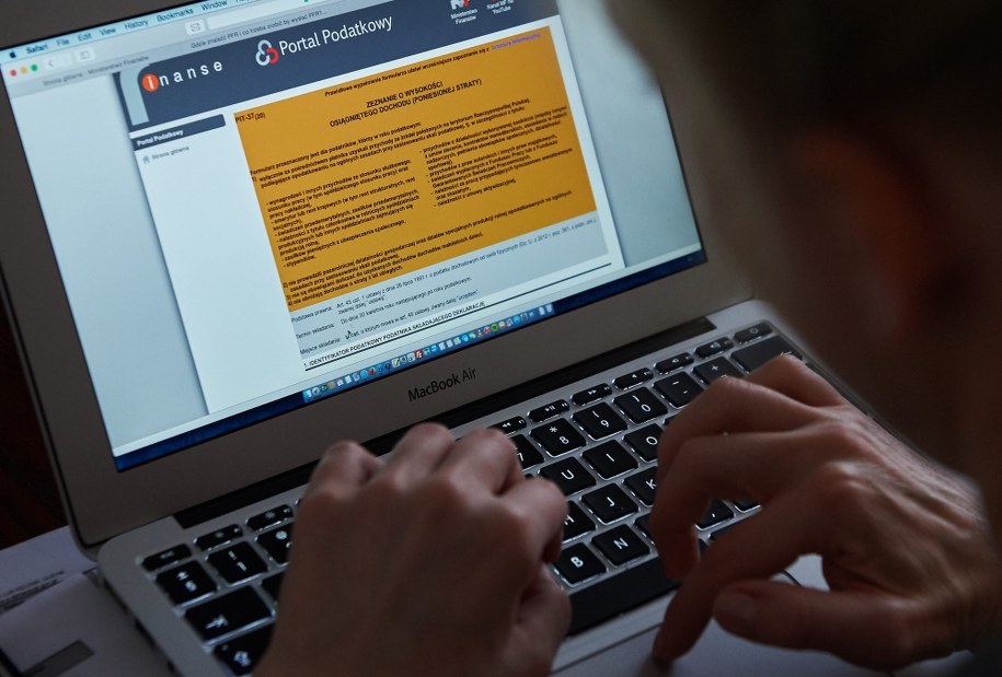 Nowy system wypełniania deklaracji podatkowych e-Deklaracja /Adam Warżawa /PAP