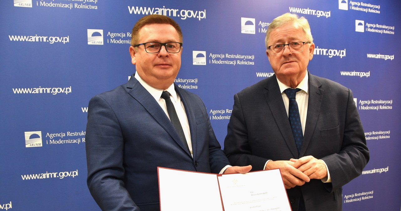 Nowy szef ARiMR Wojciech Legawiec i minister rolnictwa Czesław Siekierski /Ministerstwo Rolnictwa i Rozwoju Wsi /materiały prasowe